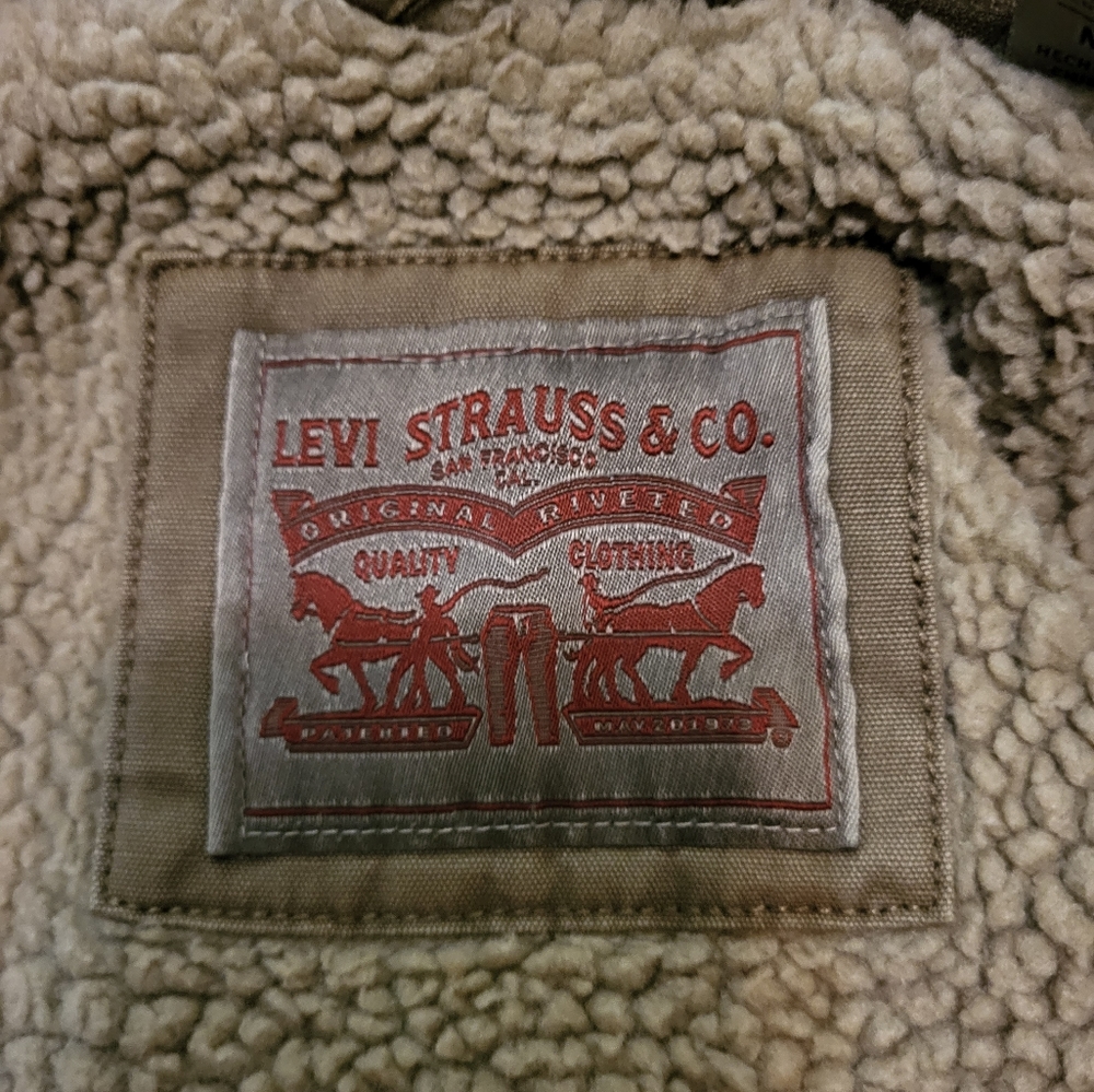 Levi's Trucker Jacket (Medium) - image 7